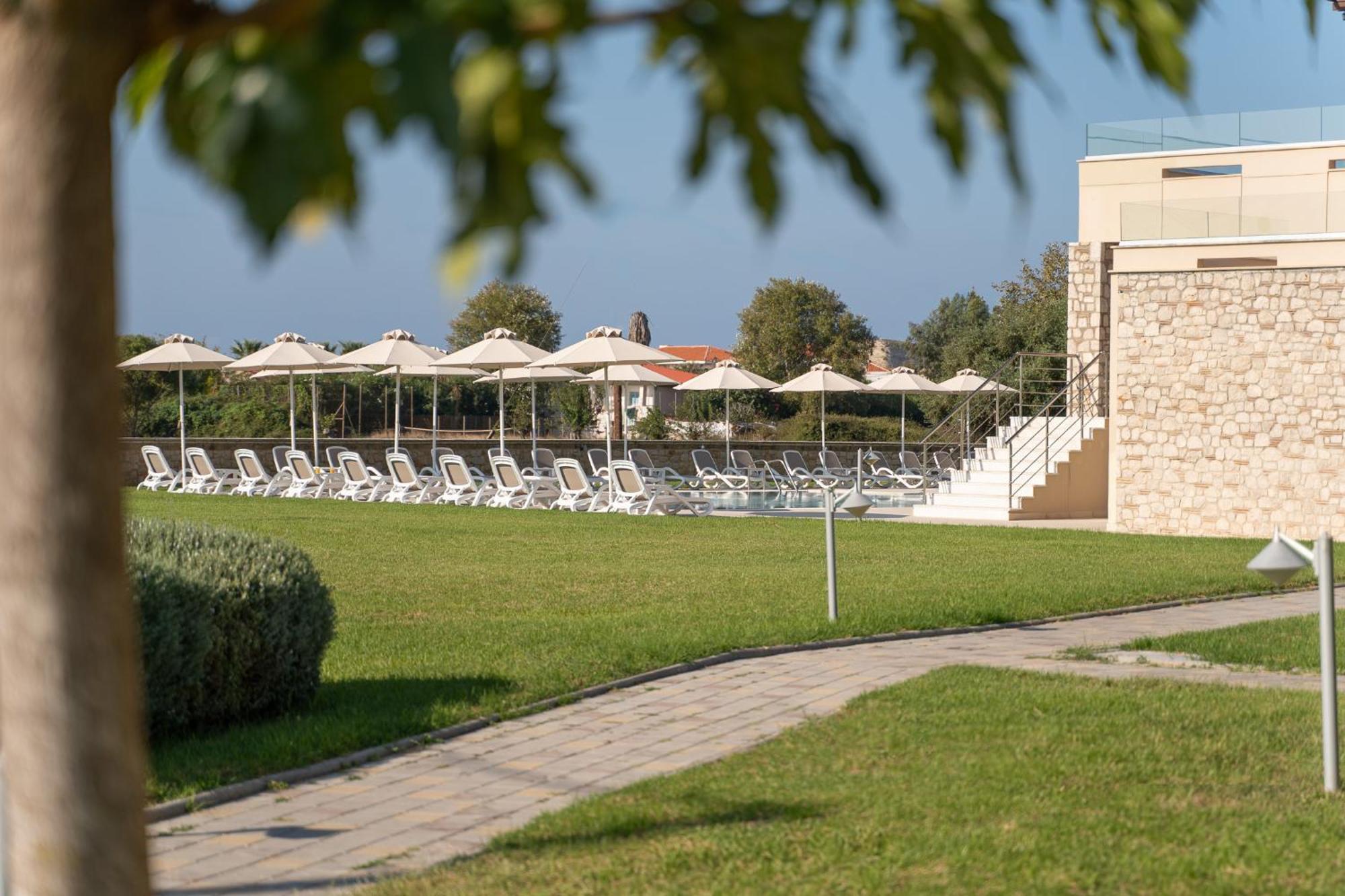 Niriides Luxury Villas Метоні Екстер'єр фото