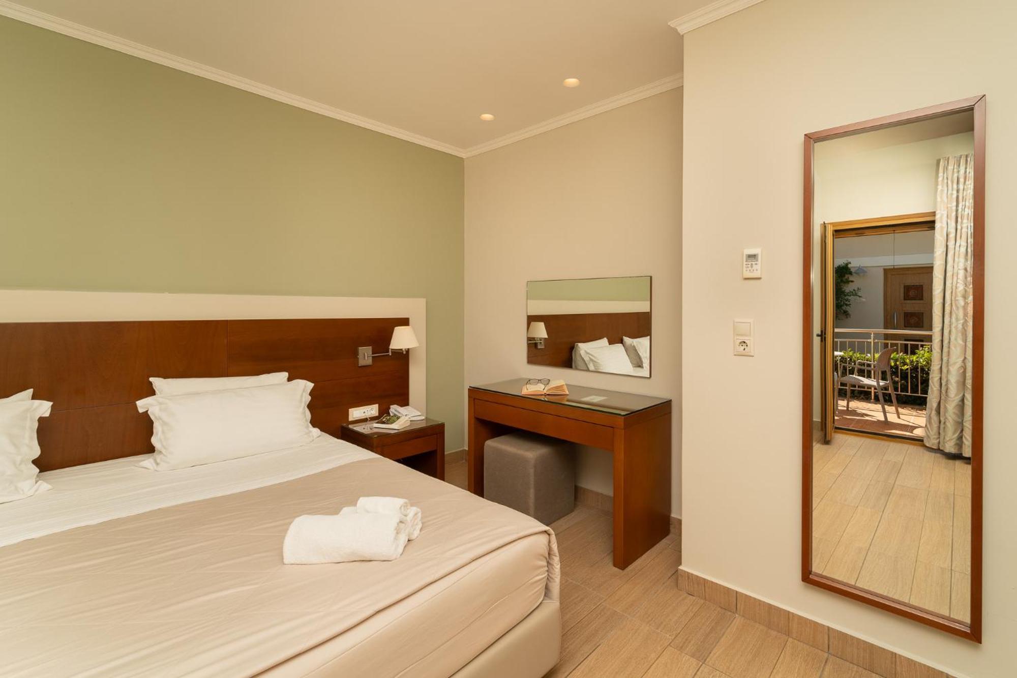 Niriides Luxury Villas Метоні Екстер'єр фото