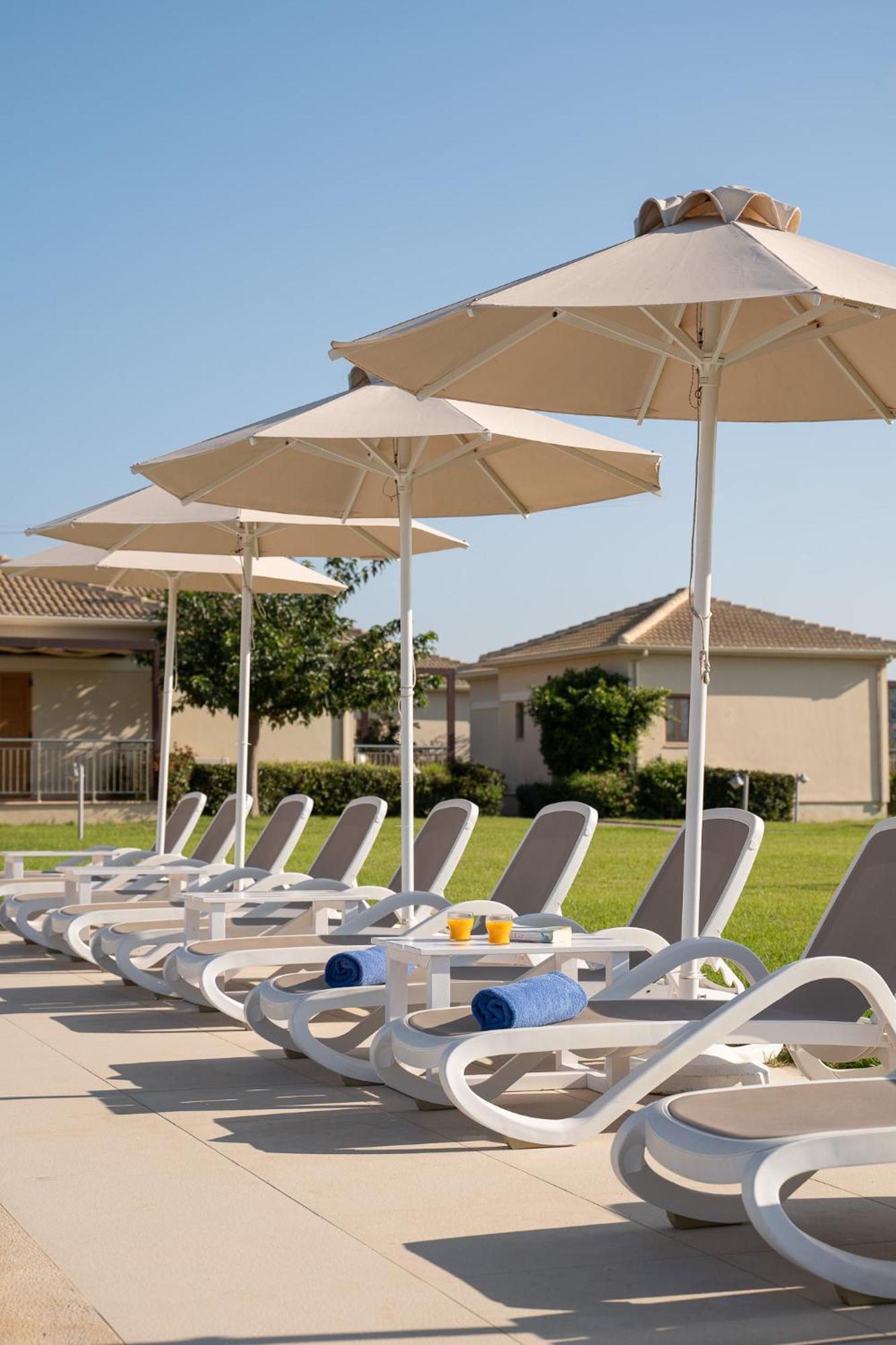 Niriides Luxury Villas Метоні Екстер'єр фото