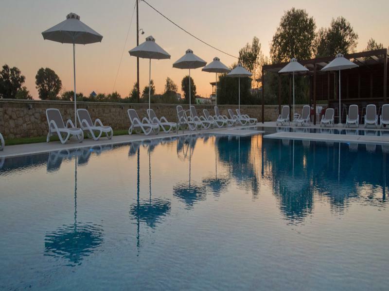 Niriides Luxury Villas Метоні Екстер'єр фото